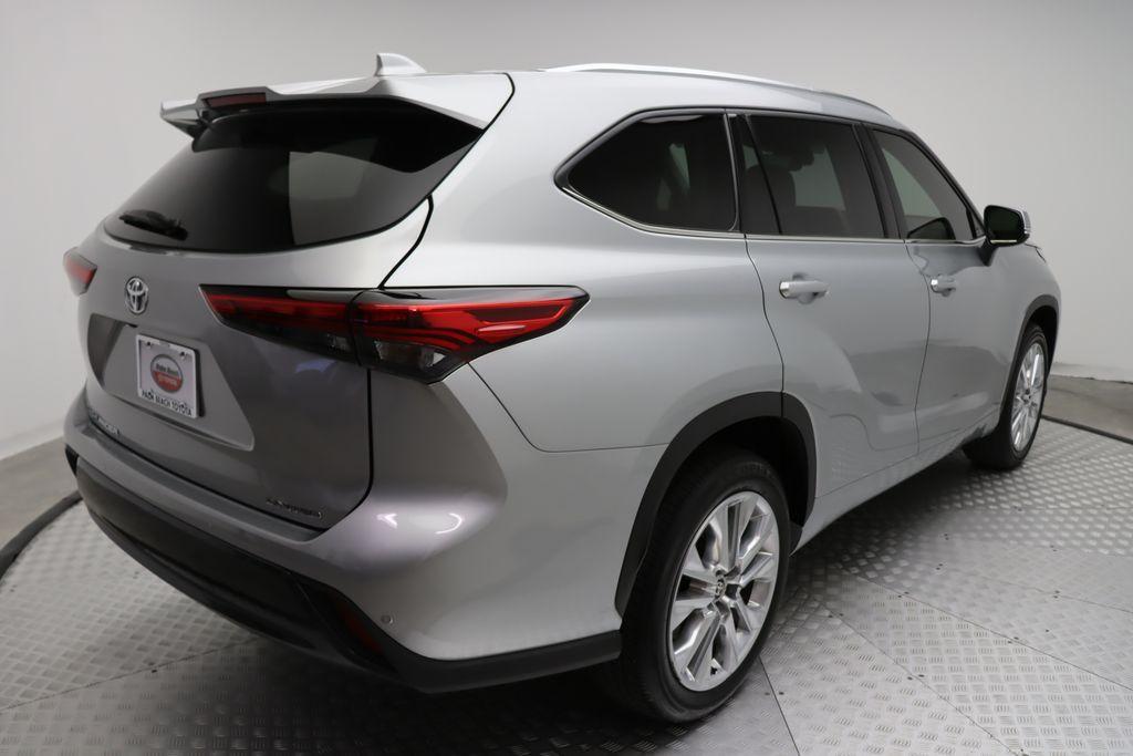 used 2022 Toyota Highlander car, priced at $35,777