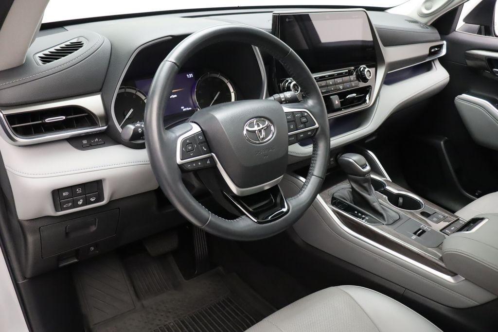 used 2022 Toyota Highlander car, priced at $35,777