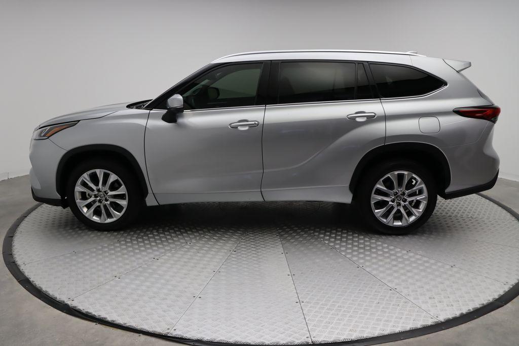 used 2022 Toyota Highlander car, priced at $35,777