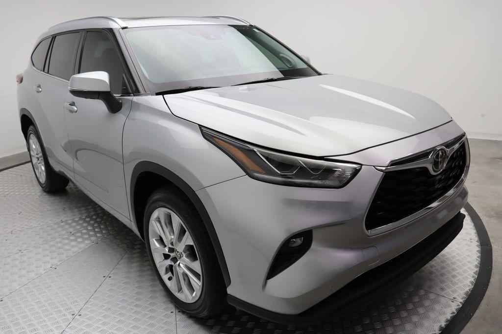 used 2022 Toyota Highlander car, priced at $35,777