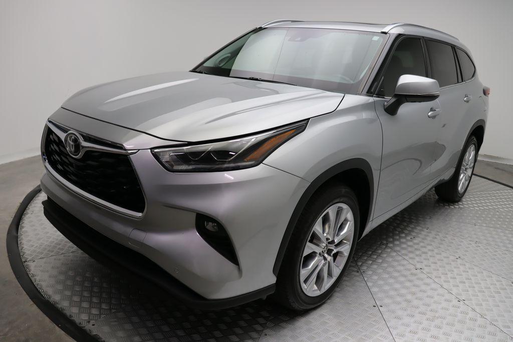 used 2022 Toyota Highlander car, priced at $35,777