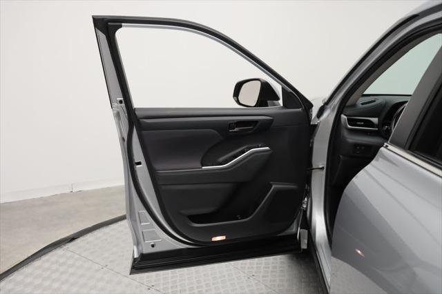 used 2023 Toyota Highlander car, priced at $32,977