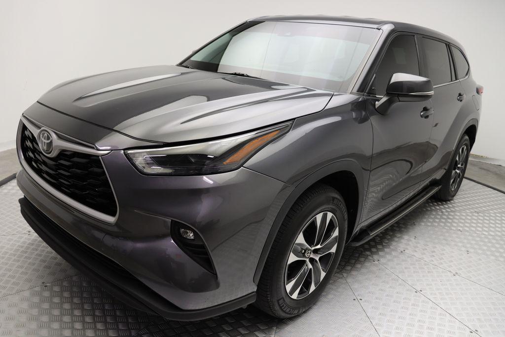 used 2023 Toyota Highlander car, priced at $33,277