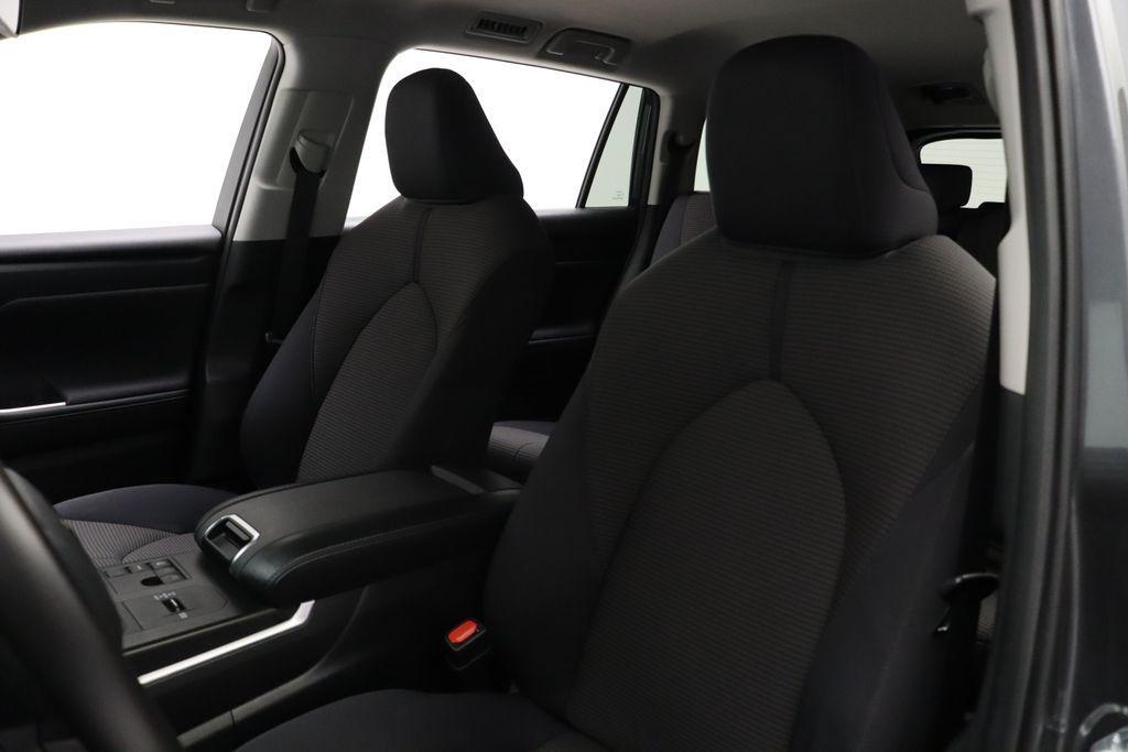 used 2023 Toyota Highlander car, priced at $33,277