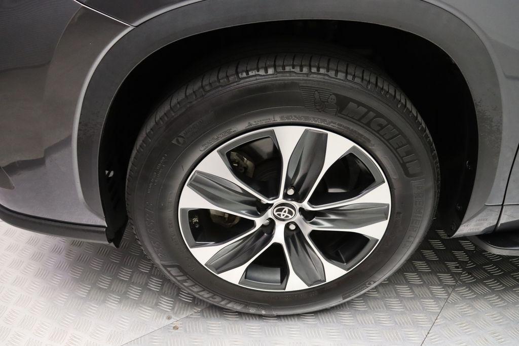 used 2023 Toyota Highlander car, priced at $33,277
