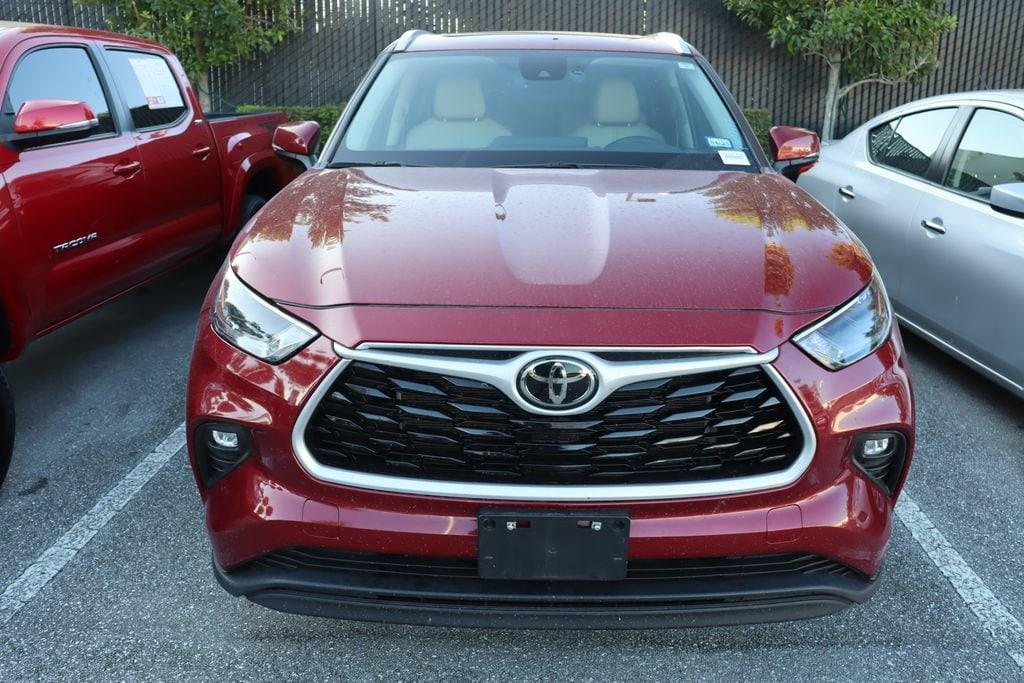 used 2023 Toyota Highlander car, priced at $34,777