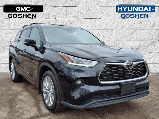 used 2022 Toyota Highlander car, priced at $32,004