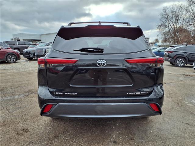 used 2022 Toyota Highlander car, priced at $32,004