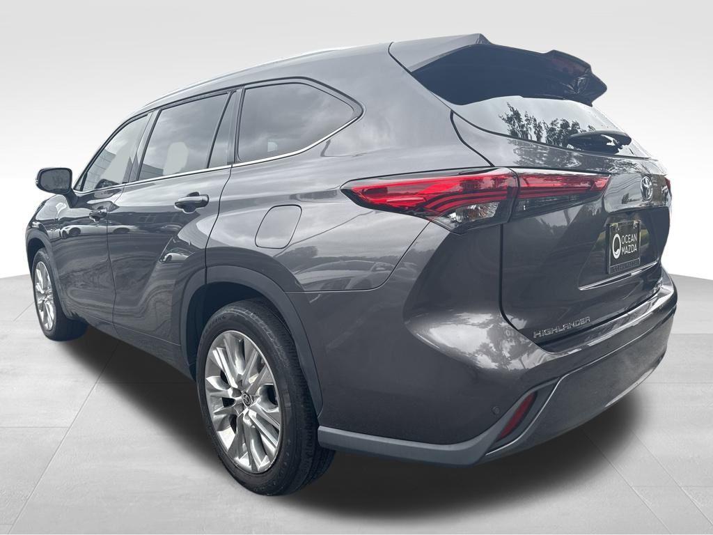 used 2022 Toyota Highlander car, priced at $34,991