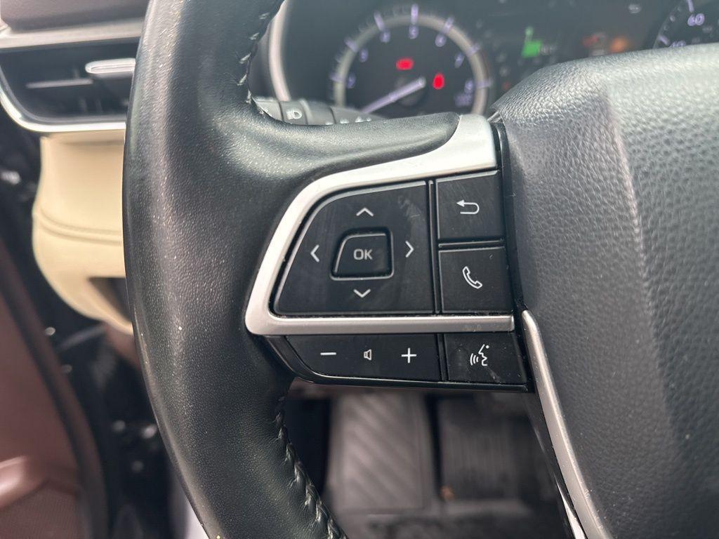 used 2022 Toyota Highlander car, priced at $34,991
