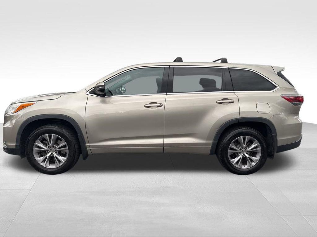 used 2014 Toyota Highlander car, priced at $11,877