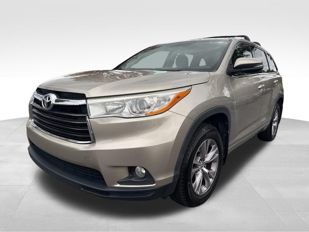 used 2014 Toyota Highlander car, priced at $12,699