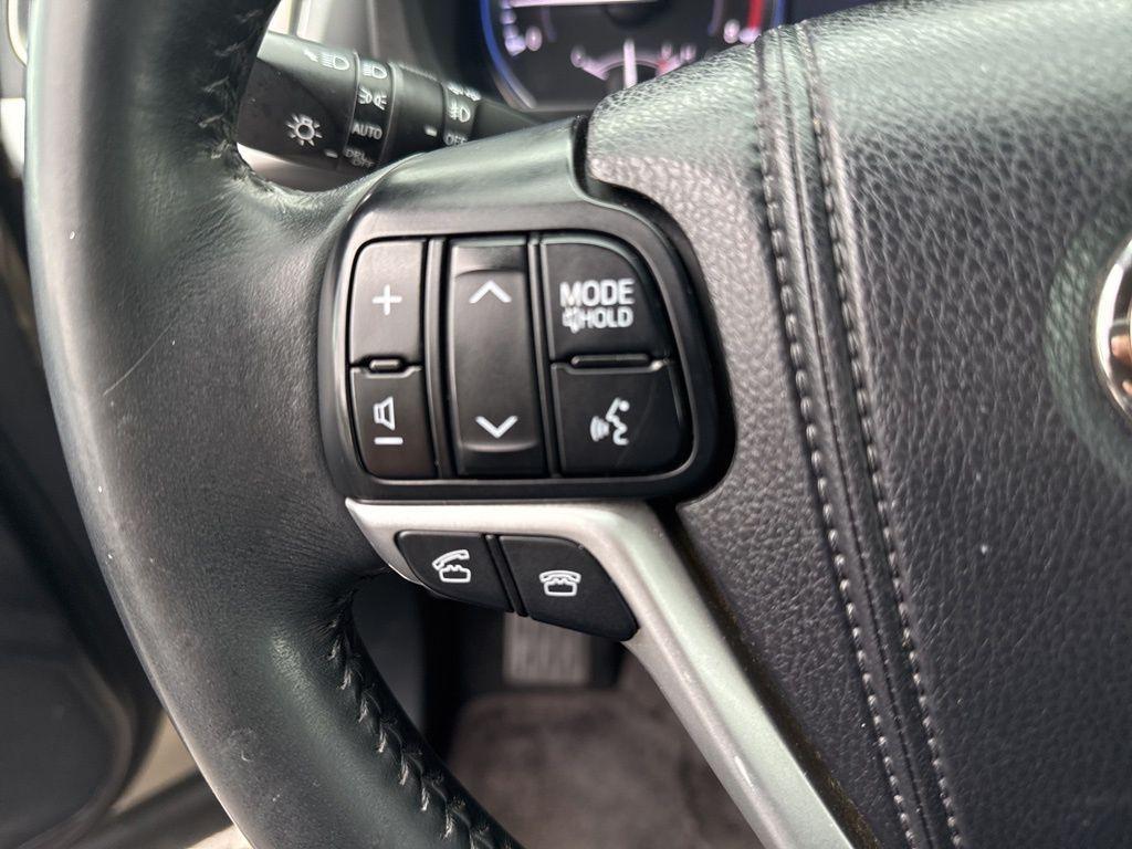 used 2014 Toyota Highlander car, priced at $11,877