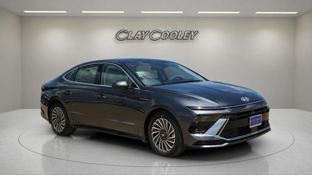 new 2025 Hyundai Sonata Hybrid car, priced at $37,877