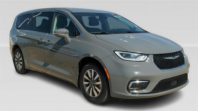 used 2022 Chrysler Pacifica Hybrid car, priced at $24,799