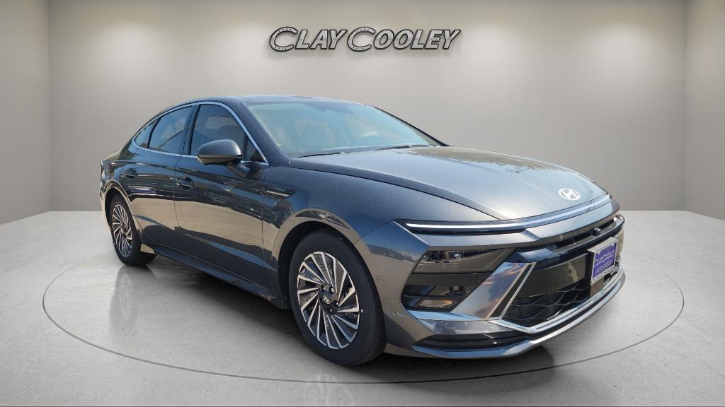new 2025 Hyundai Sonata Hybrid car, priced at $37,877