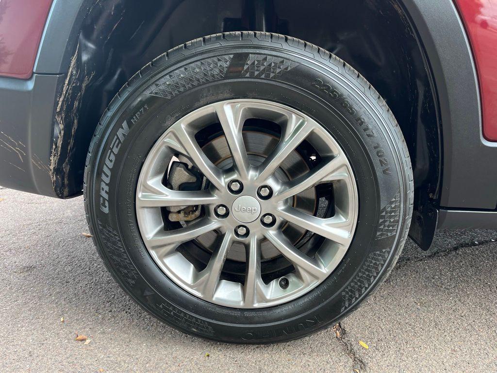 used 2021 Jeep Cherokee car, priced at $18,900