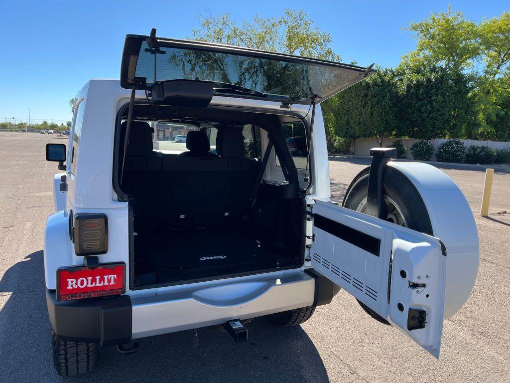 used 2015 Jeep Wrangler Unlimited car, priced at $20,900