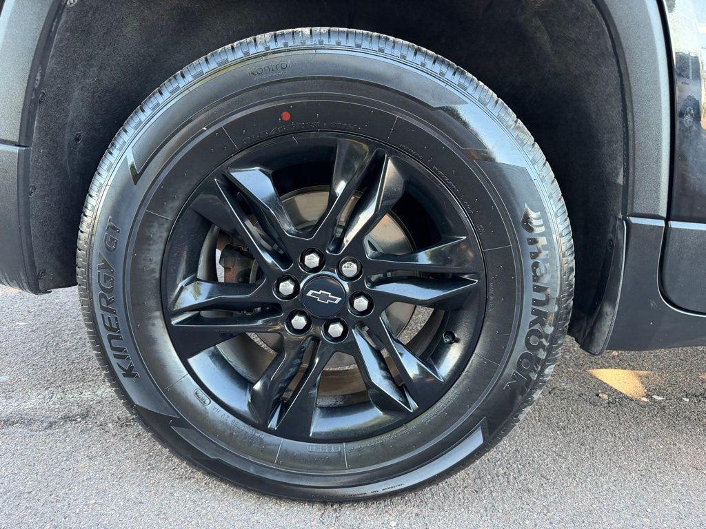 used 2023 Chevrolet Traverse car, priced at $25,990