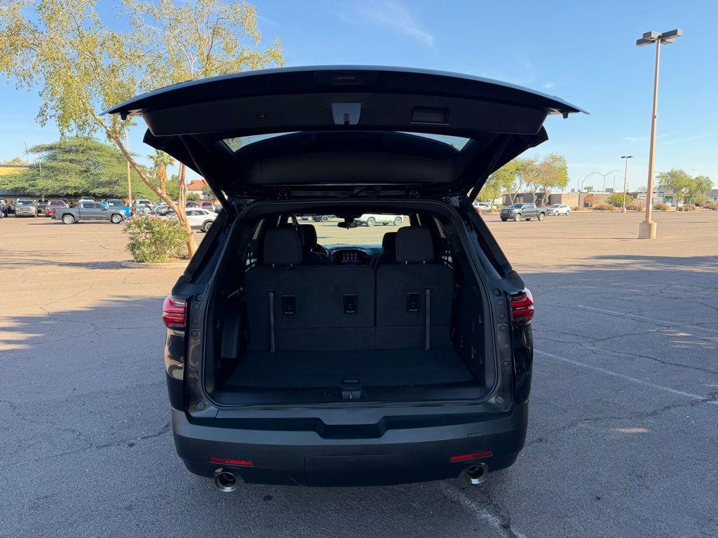 used 2023 Chevrolet Traverse car, priced at $25,990