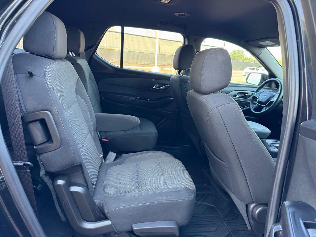 used 2023 Chevrolet Traverse car, priced at $25,990