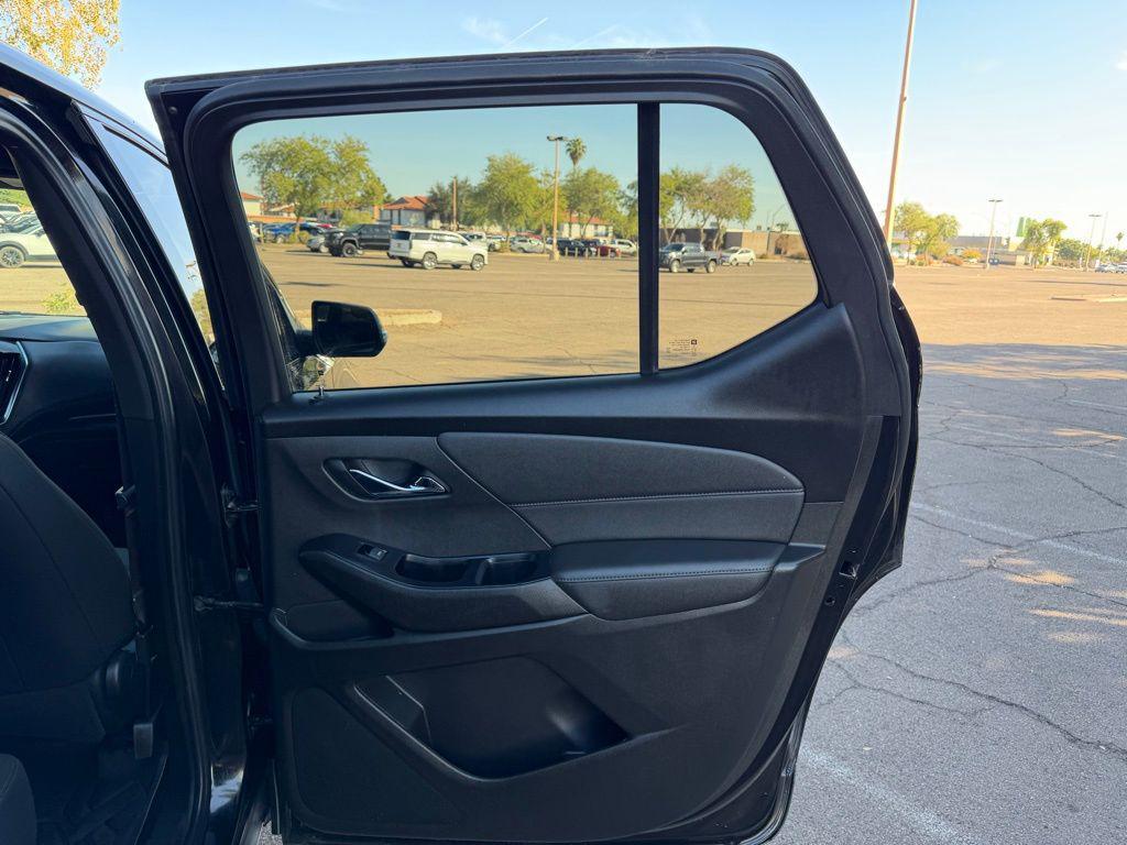 used 2023 Chevrolet Traverse car, priced at $25,990