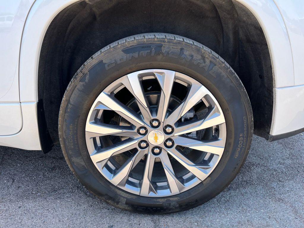 used 2023 Chevrolet Traverse car, priced at $33,995