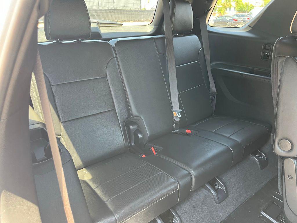 used 2023 Chevrolet Traverse car, priced at $33,995