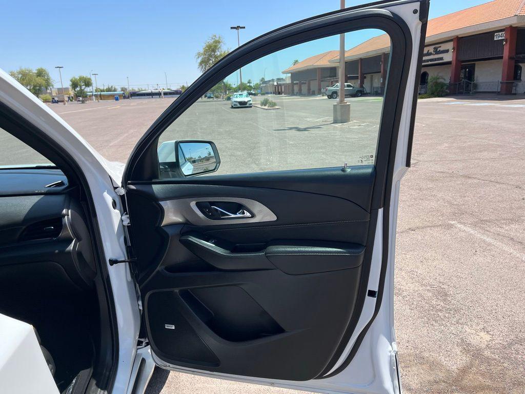 used 2023 Chevrolet Traverse car, priced at $33,995