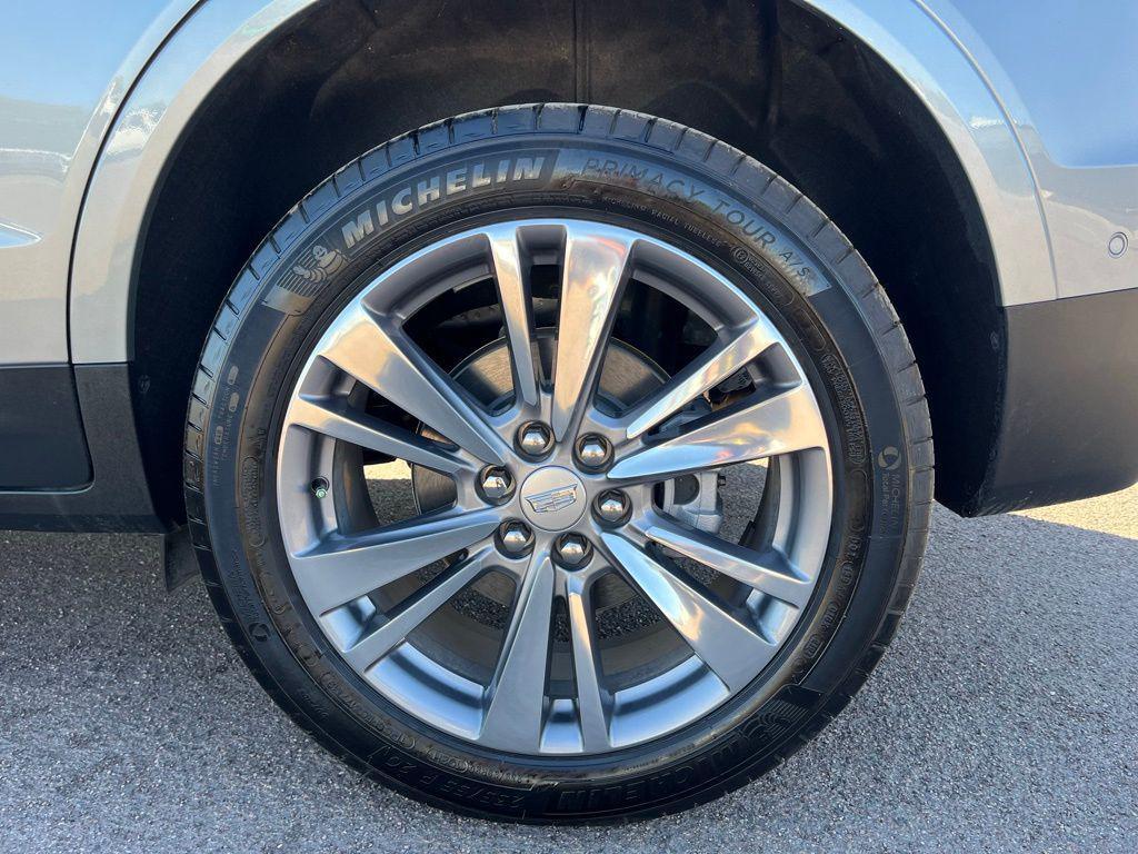 used 2024 Cadillac XT5 car, priced at $39,500