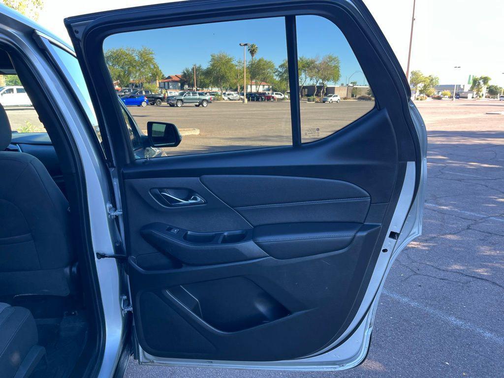 used 2022 Chevrolet Traverse car, priced at $23,995