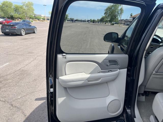 used 2009 Chevrolet Avalanche car, priced at $23,900