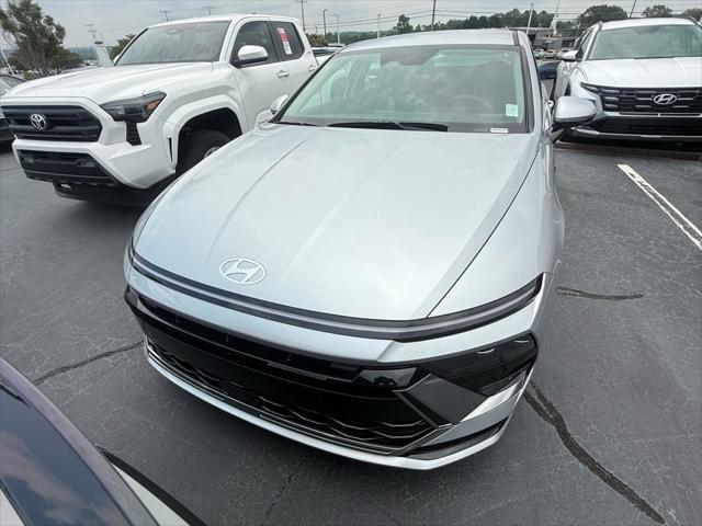 new 2025 Hyundai Sonata Hybrid car, priced at $32,303