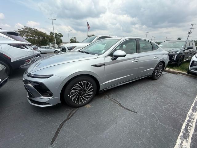 new 2025 Hyundai Sonata Hybrid car, priced at $32,303