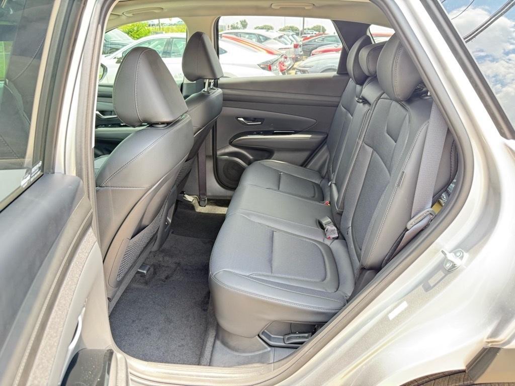 new 2025 Hyundai TUCSON Hybrid car, priced at $42,386