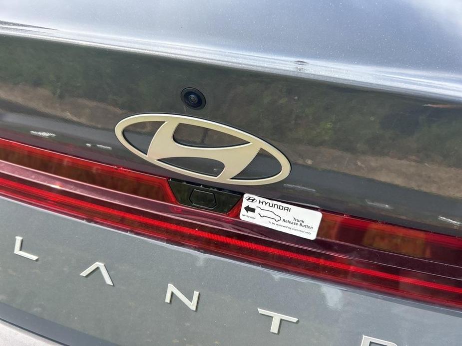 new 2024 Hyundai Elantra car, priced at $23,273