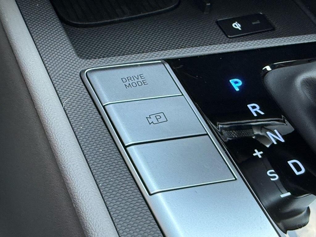 new 2025 Hyundai Elantra car, priced at $22,561