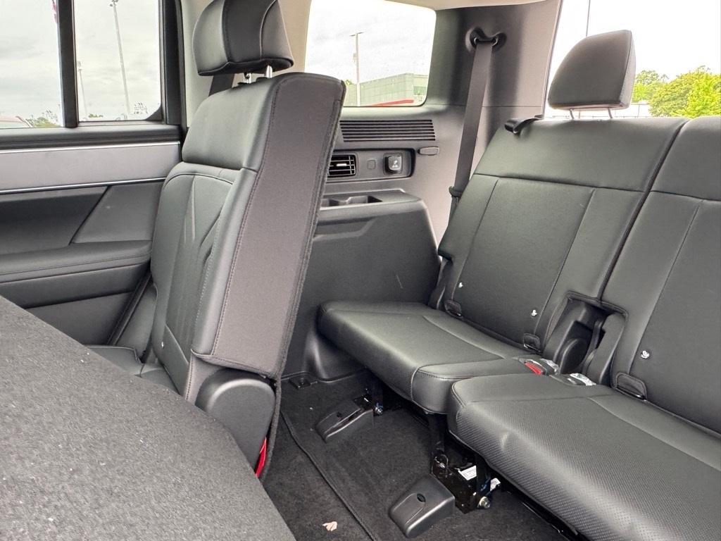 new 2025 Hyundai Santa Fe car, priced at $40,172