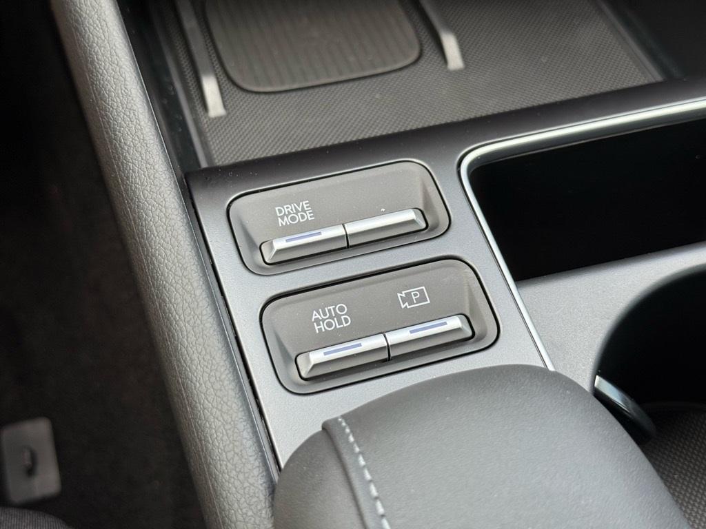 new 2025 Hyundai Sonata Hybrid car, priced at $32,257