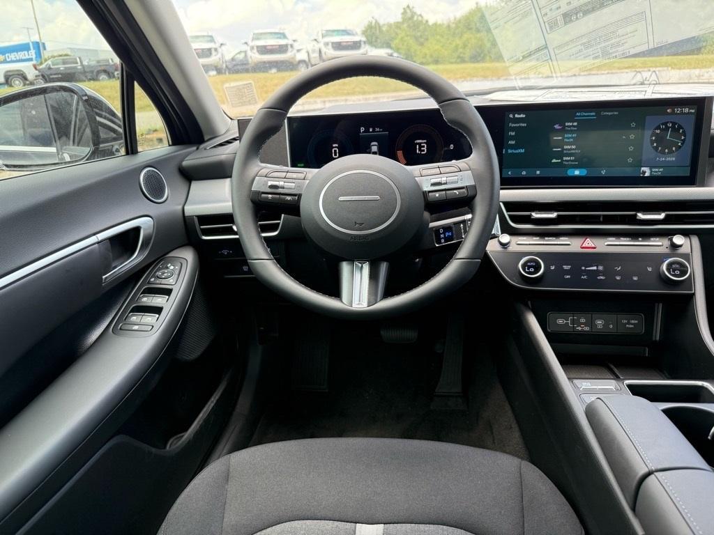new 2025 Hyundai Sonata Hybrid car, priced at $32,257