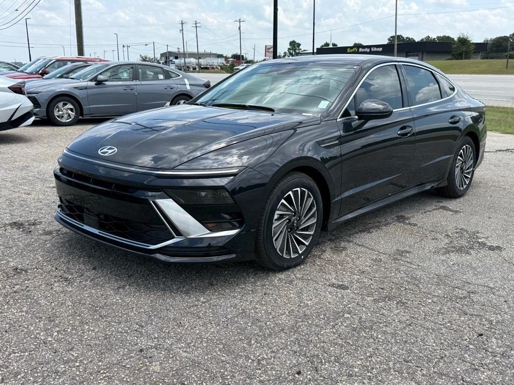 new 2025 Hyundai Sonata Hybrid car, priced at $32,257