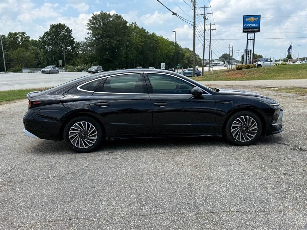 new 2025 Hyundai Sonata Hybrid car, priced at $32,257