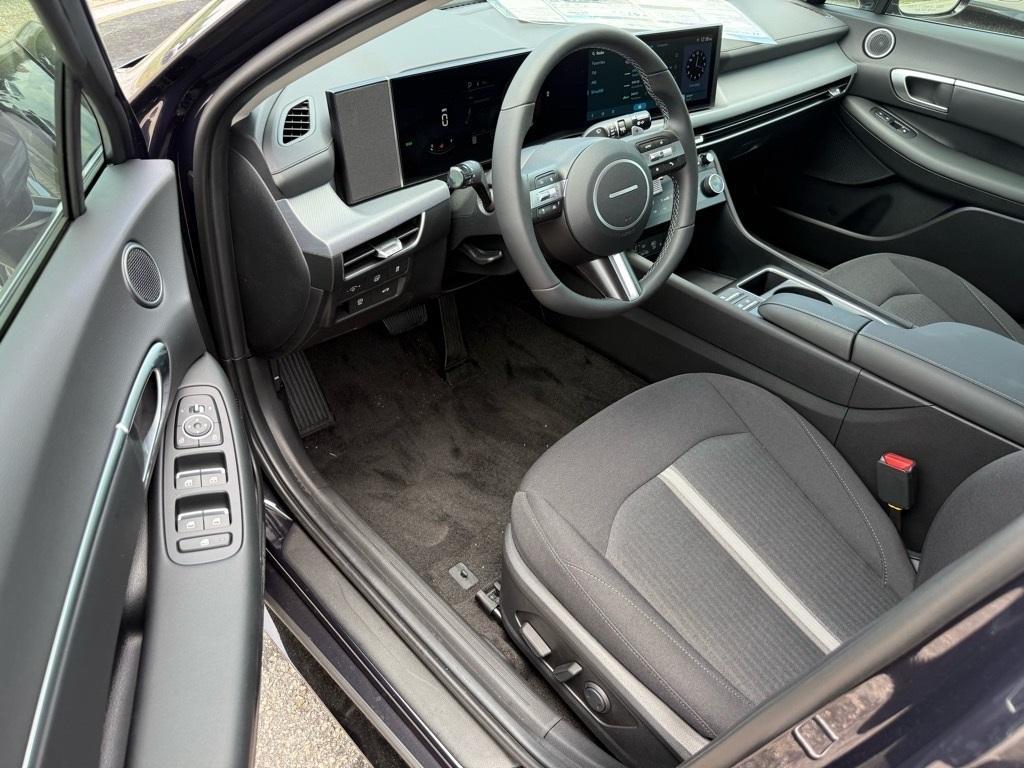 new 2025 Hyundai Sonata Hybrid car, priced at $32,257