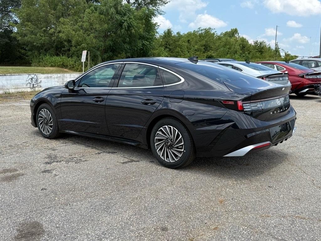 new 2025 Hyundai Sonata Hybrid car, priced at $32,257