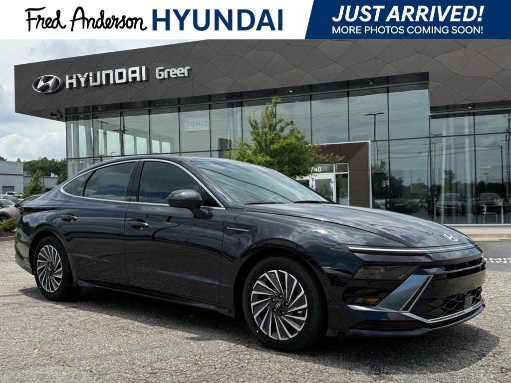 new 2025 Hyundai Sonata Hybrid car, priced at $32,257
