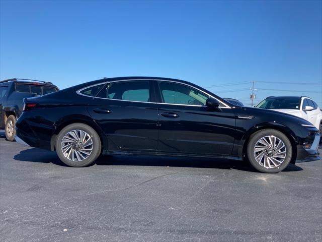 new 2025 Hyundai Sonata Hybrid car, priced at $32,303