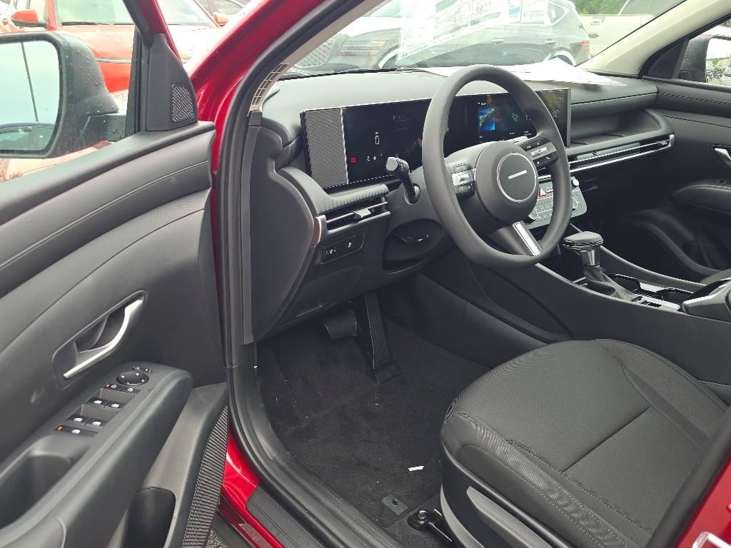 new 2025 Hyundai Tucson car, priced at $30,401