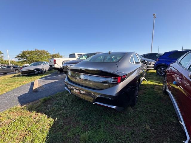 new 2025 Hyundai Sonata Hybrid car, priced at $32,282