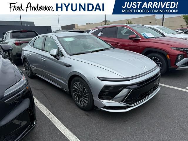 new 2025 Hyundai Sonata Hybrid car, priced at $32,282