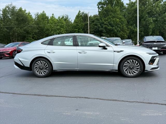new 2025 Hyundai Sonata Hybrid car, priced at $32,282